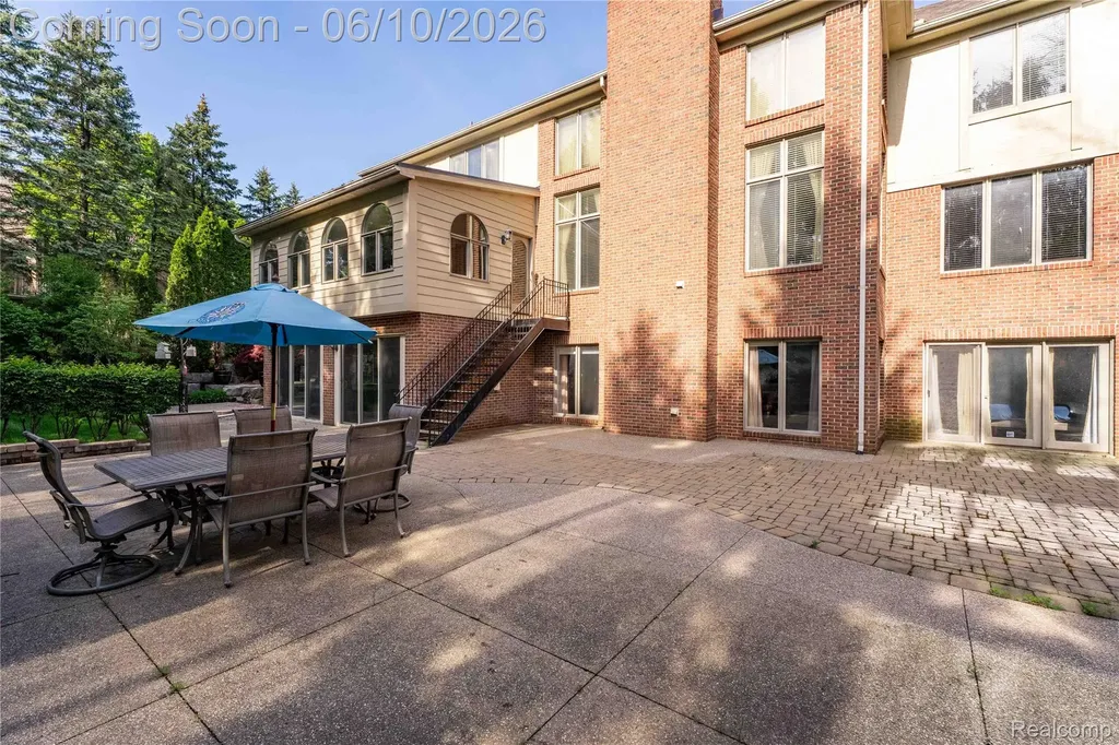 5173 Serena Drive Troy City MI 48098