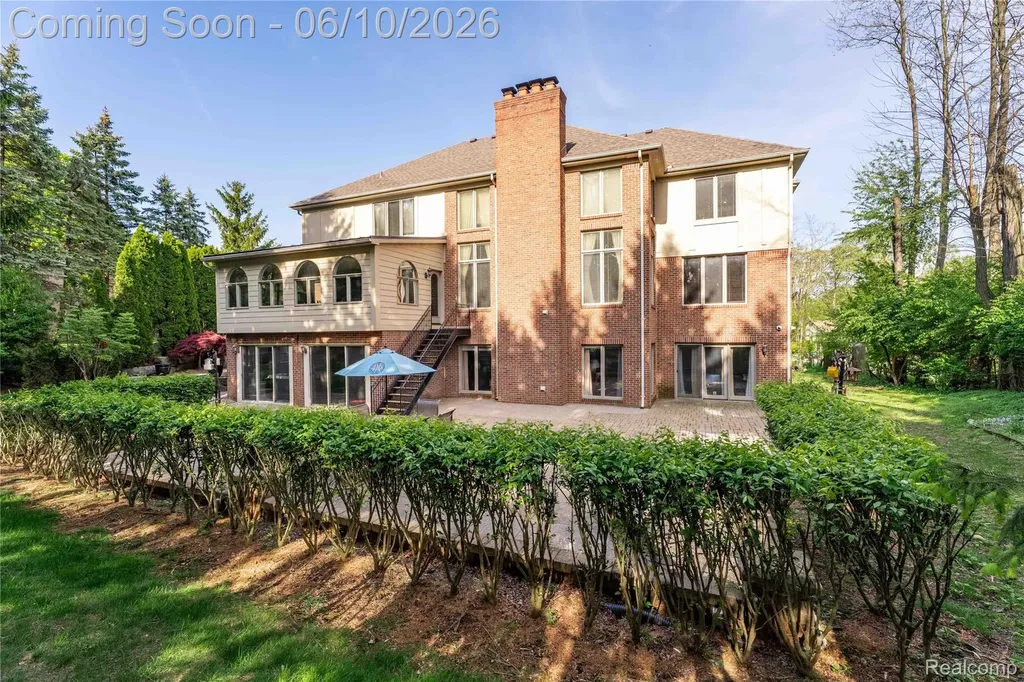 5173 Serena Drive Troy City MI 48098