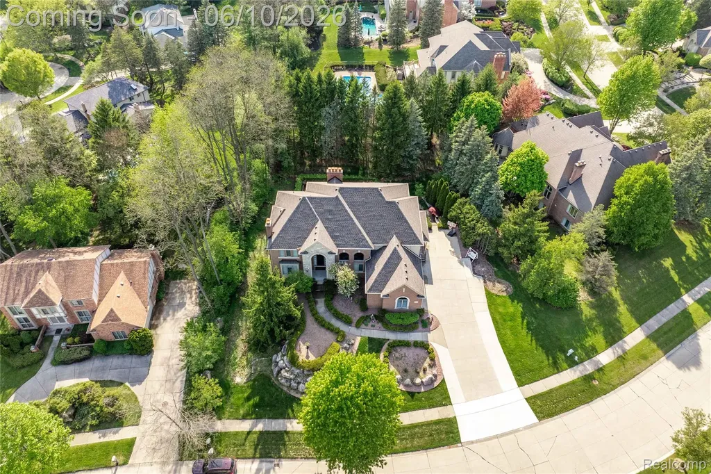 5173 Serena Drive Troy City MI 48098
