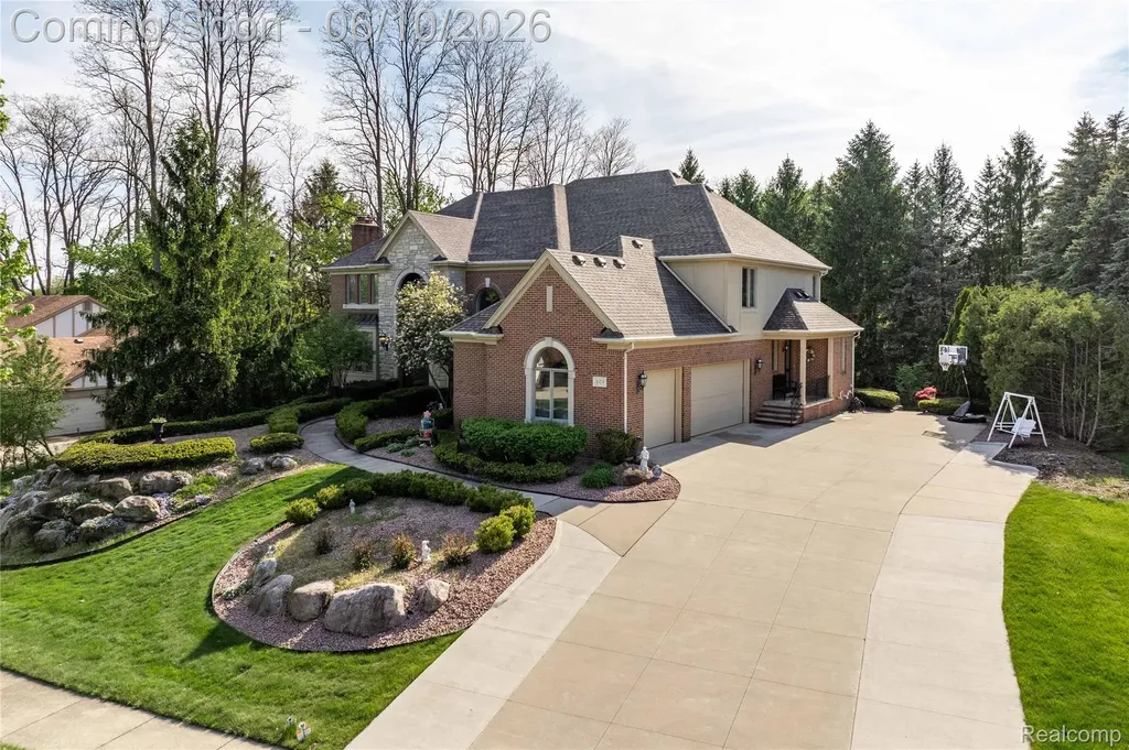 5173 Serena Drive Troy City MI 48098