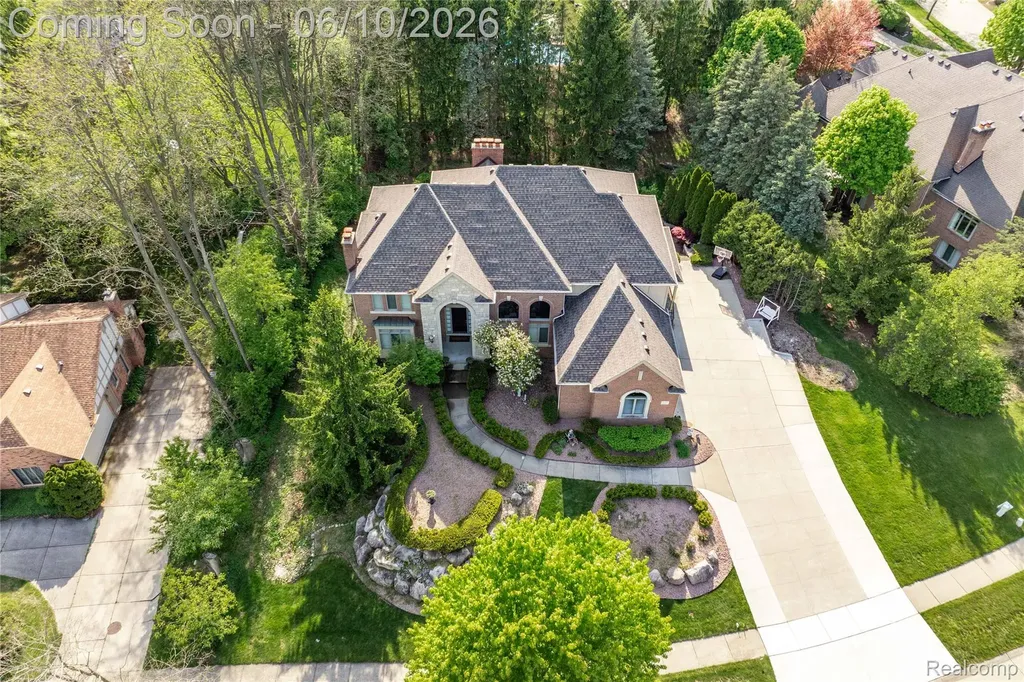 5173 Serena Drive Troy City MI 48098