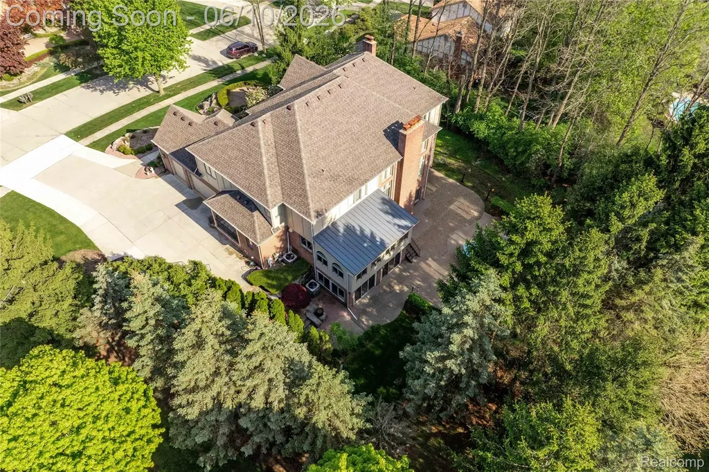 5173 Serena Drive Troy City MI 48098