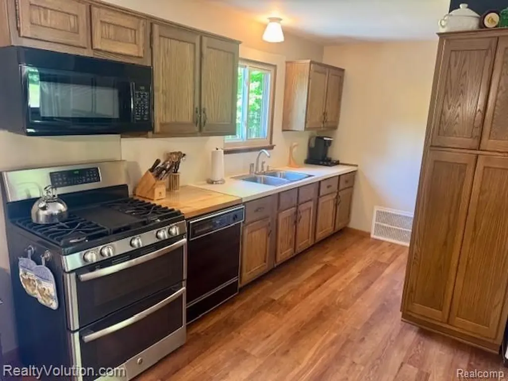 1702 Birch Road Attica Township MI 48412