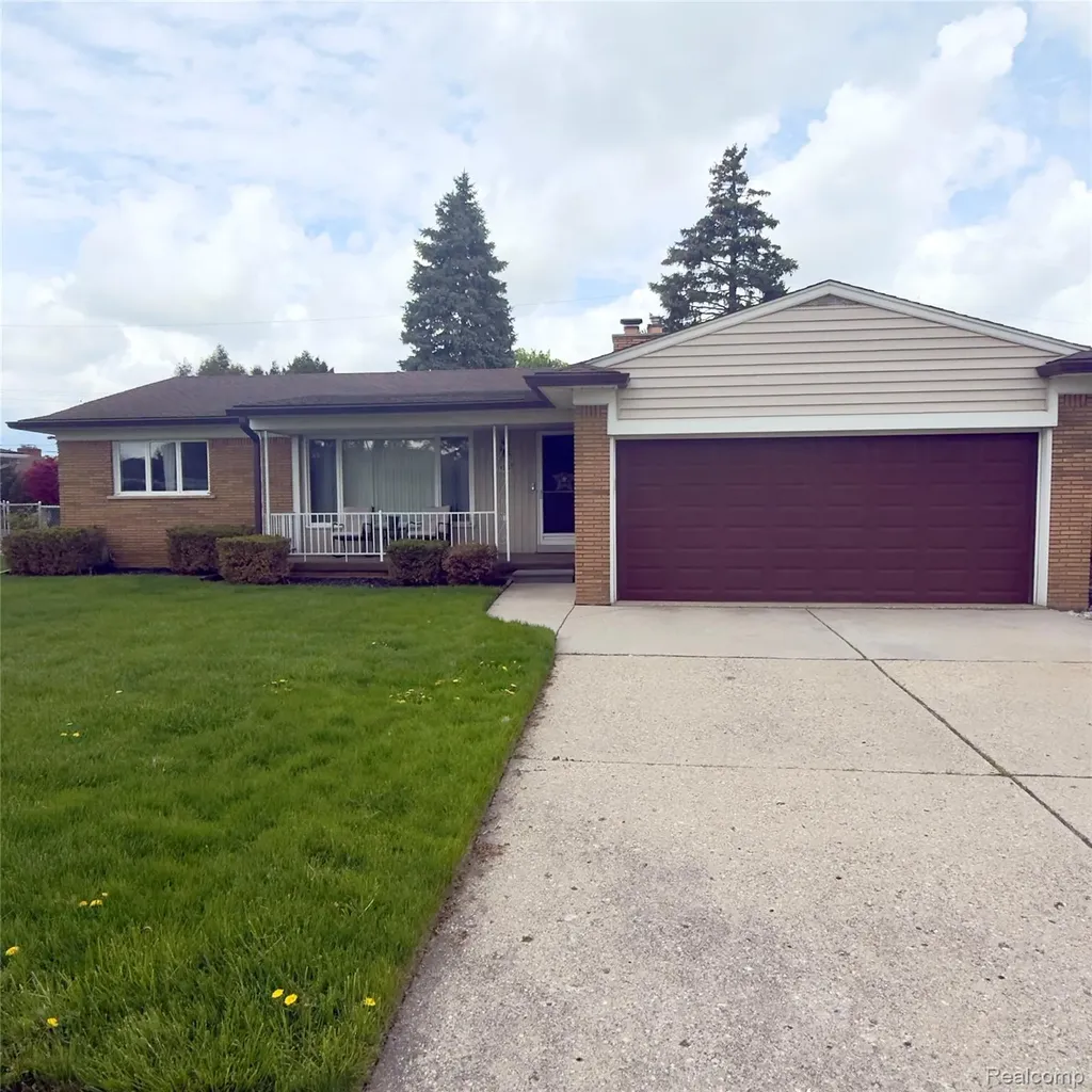 19385 Skyline Street Roseville City MI 48066