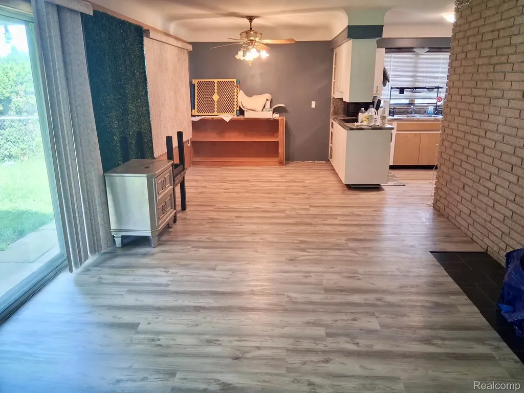 19385 Skyline Street Roseville City MI 48066