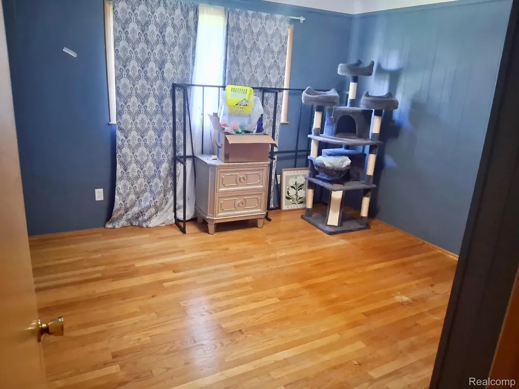 19385 Skyline Street Roseville City MI 48066