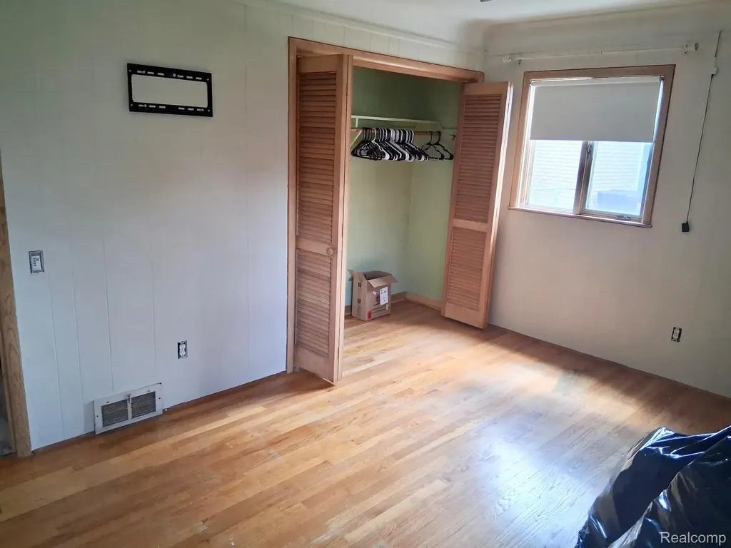 19385 Skyline Street Roseville City MI 48066