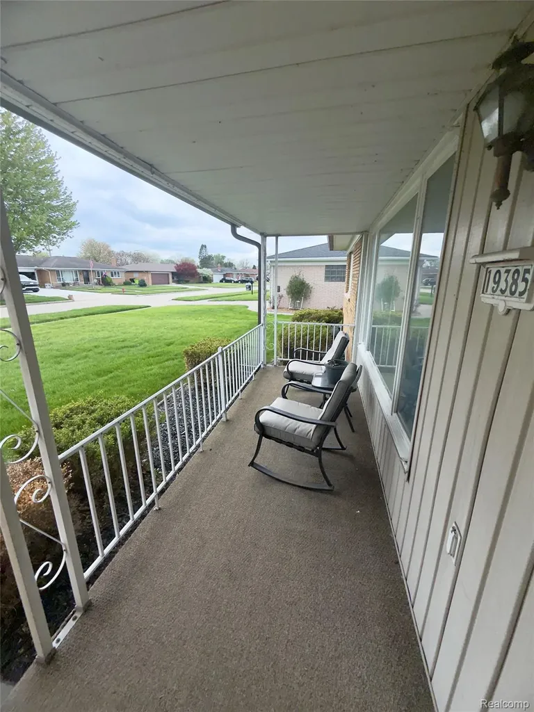 19385 Skyline Street Roseville City MI 48066
