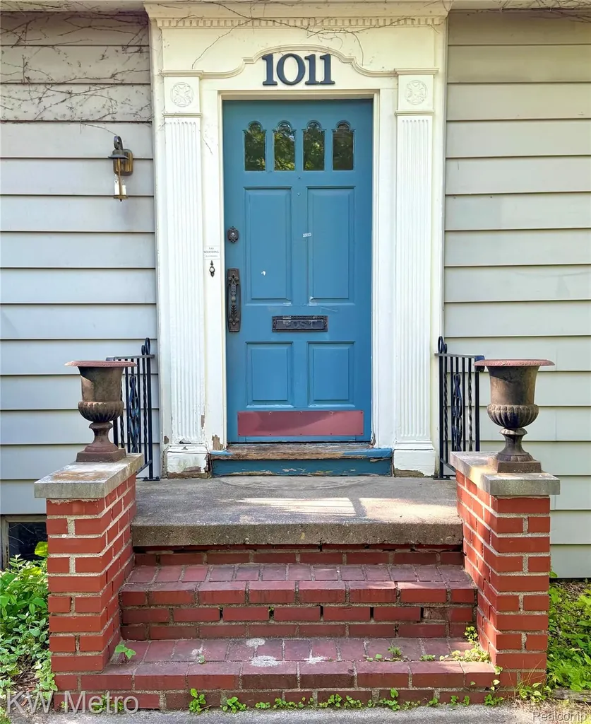 1011 Madison Street Birmingham City MI 48009