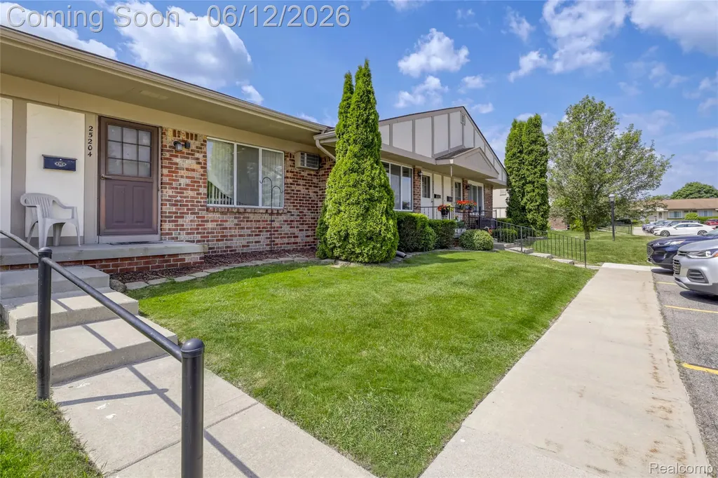 25204 Franklin Terrace South Lyon City MI 48178