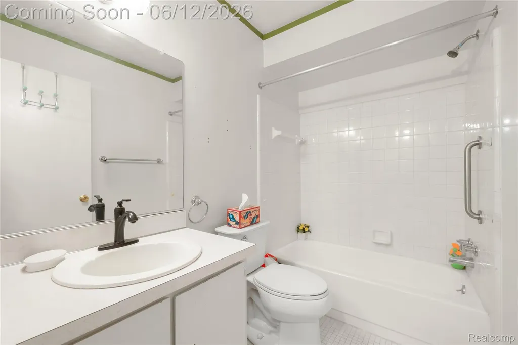 25204 Franklin Terrace South Lyon City MI 48178