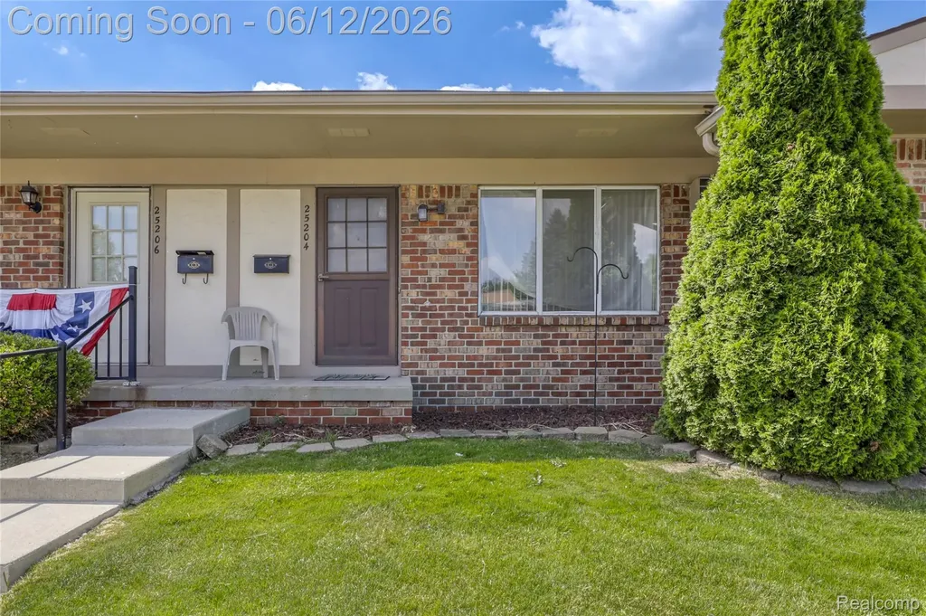 25204 Franklin Terrace South Lyon City MI 48178