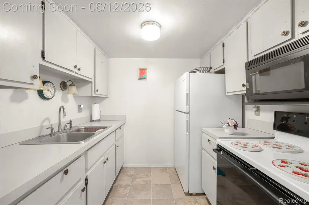 25204 Franklin Terrace South Lyon City MI 48178