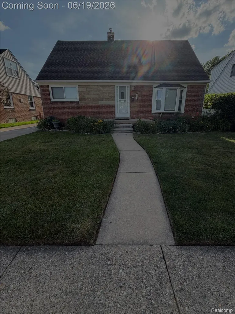 26017 Ronald Street Roseville City MI 48066