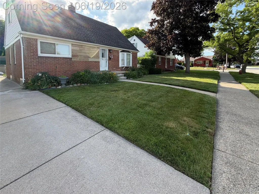 26017 Ronald Street Roseville City MI 48066