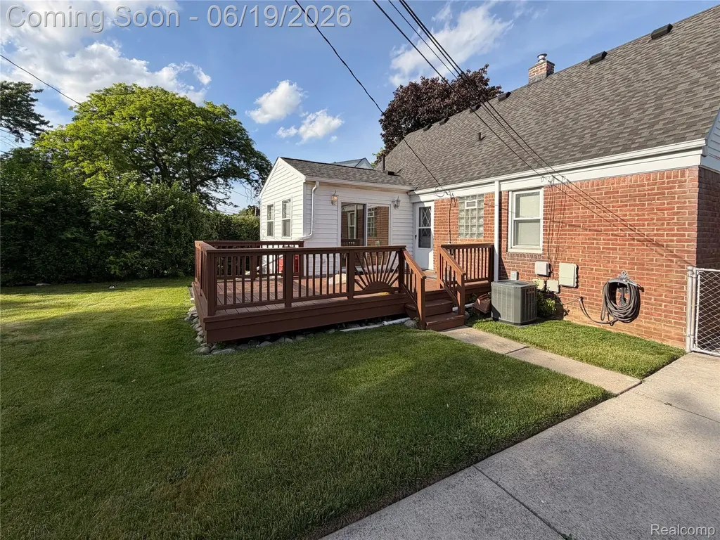 26017 Ronald Street Roseville City MI 48066
