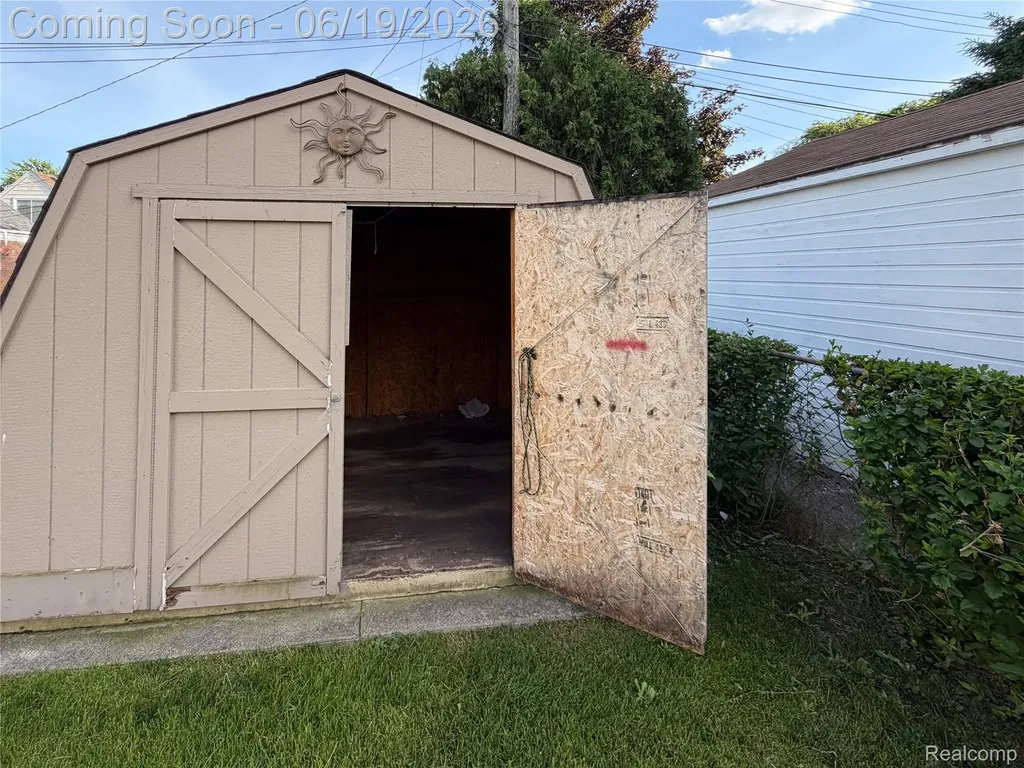 26017 Ronald Street Roseville City MI 48066