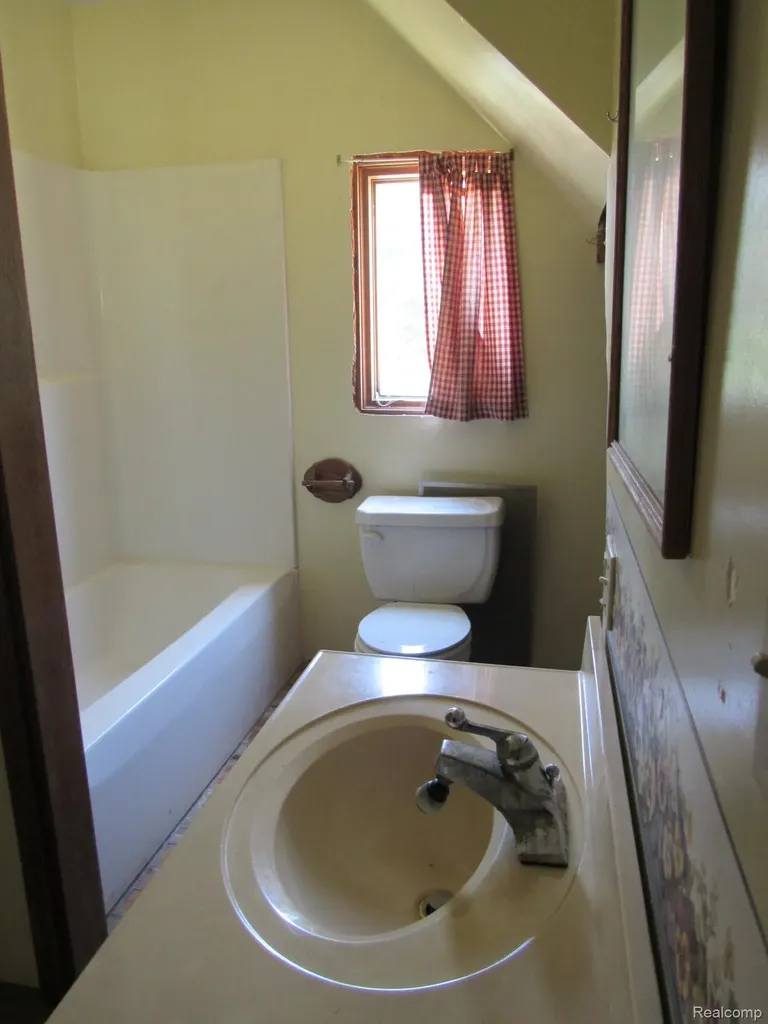 695 W Cass Avenue Road Portsmouth Charter Township MI 48708