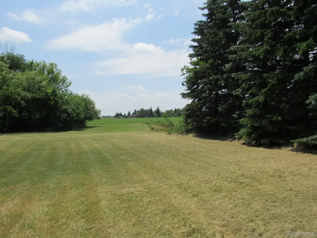 695 W Cass Avenue Road Portsmouth Charter Township MI 48708