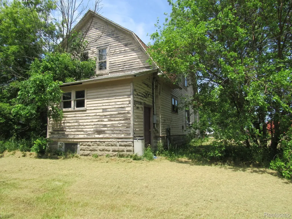 695 W Cass Avenue Road Portsmouth Charter Township MI 48708