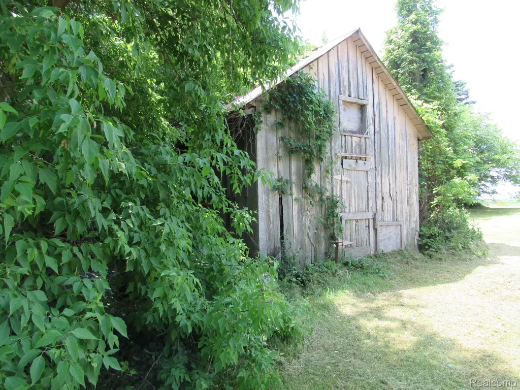695 W Cass Avenue Road Portsmouth Charter Township MI 48708