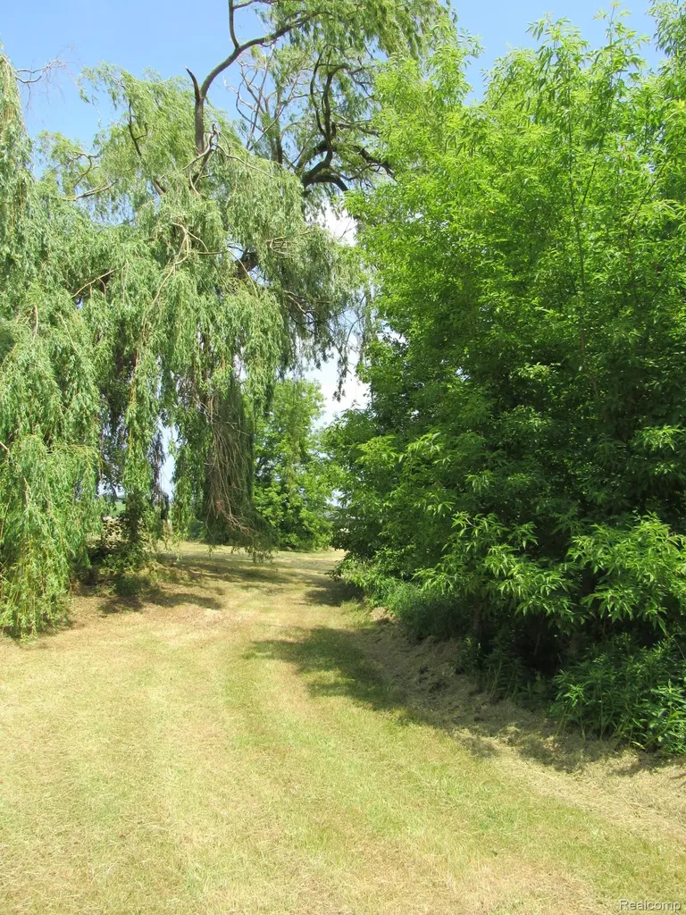 695 W Cass Avenue Road Portsmouth Charter Township MI 48708