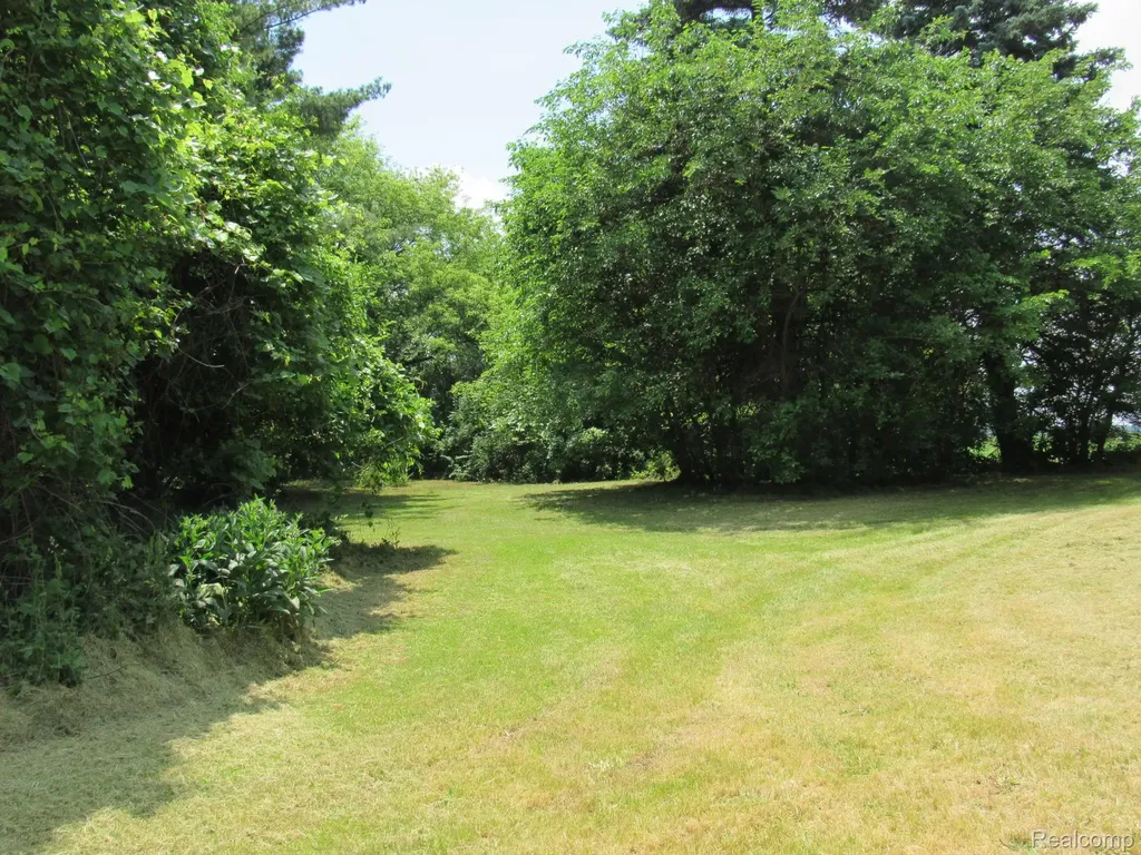 695 W Cass Avenue Road Portsmouth Charter Township MI 48708