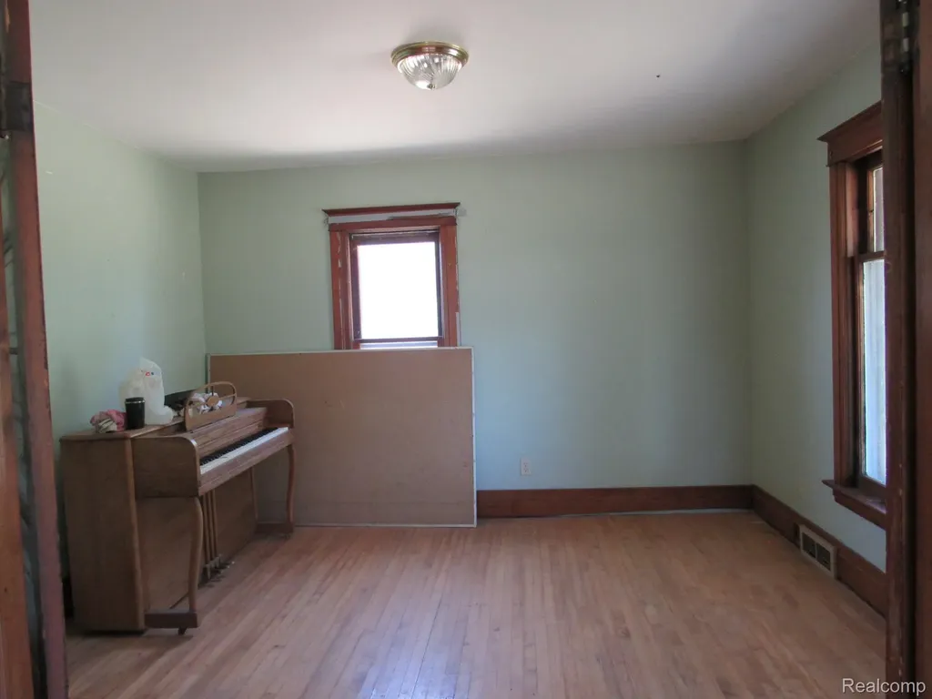 695 W Cass Avenue Road Portsmouth Charter Township MI 48708