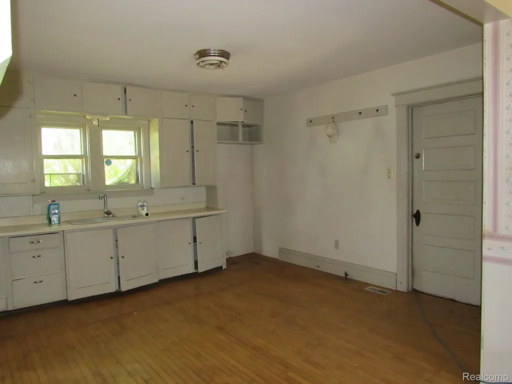 695 W Cass Avenue Road Portsmouth Charter Township MI 48708