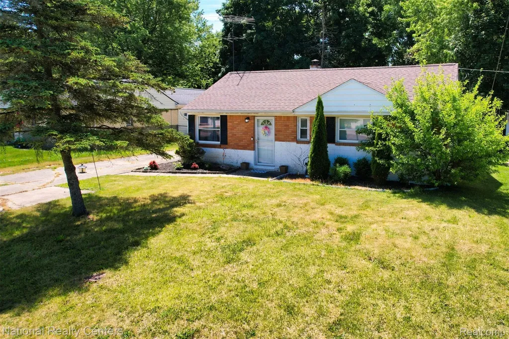 2316 Rollins Street Grand Blanc Charter Township MI 48439