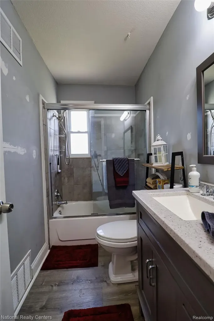 2316 Rollins Street Grand Blanc Charter Township MI 48439