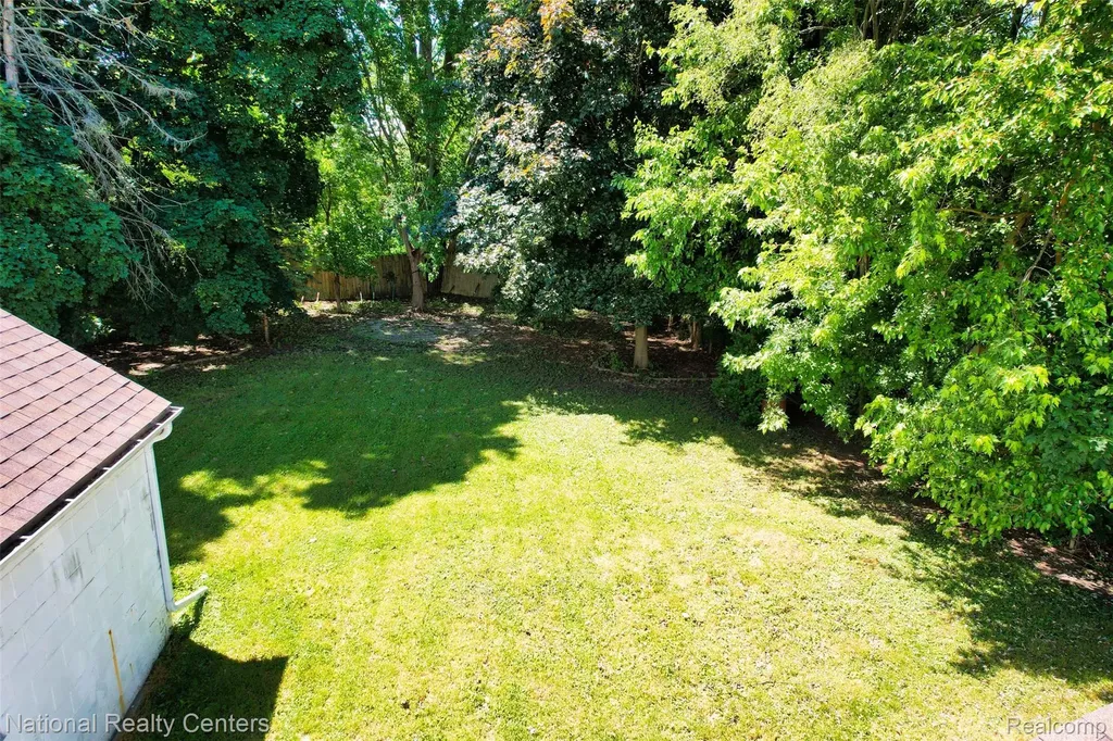 2316 Rollins Street Grand Blanc Charter Township MI 48439