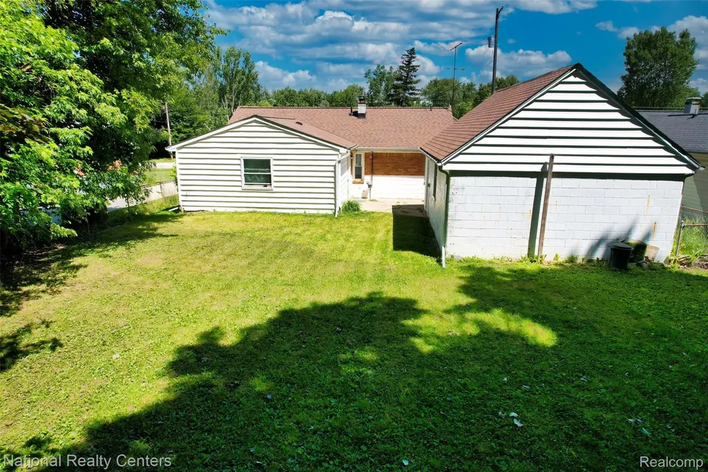 2316 Rollins Street Grand Blanc Charter Township MI 48439