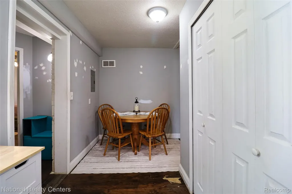 2316 Rollins Street Grand Blanc Charter Township MI 48439