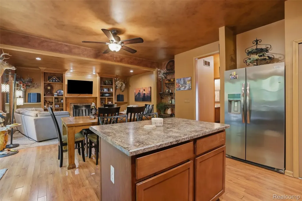 2790 Pine Bluffs Court Highland Charter Township MI 48357