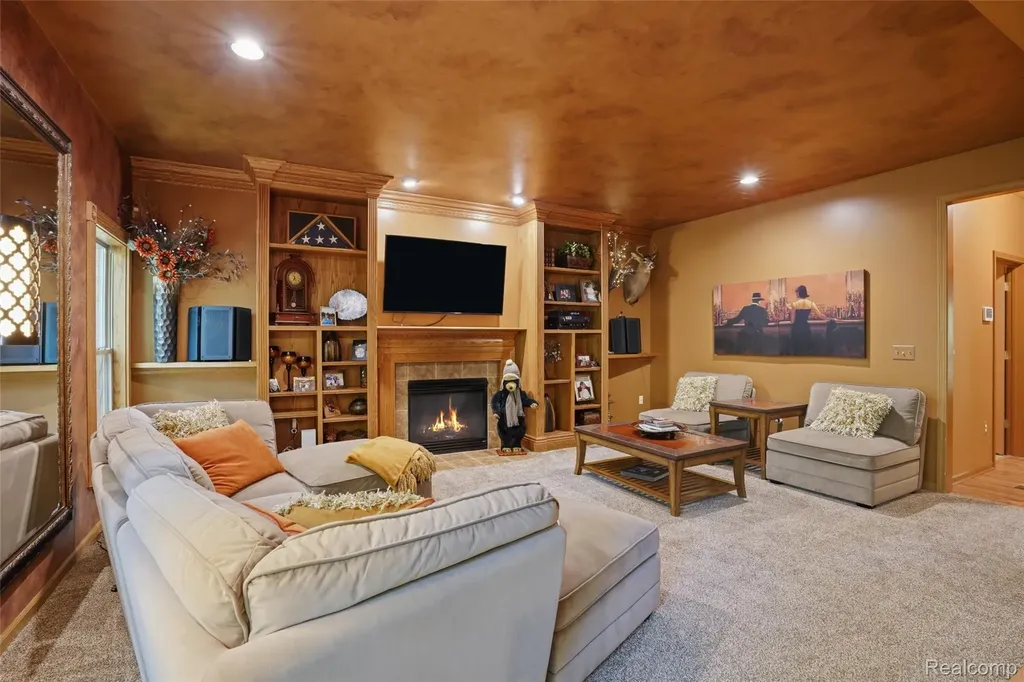 2790 Pine Bluffs Court Highland Charter Township MI 48357