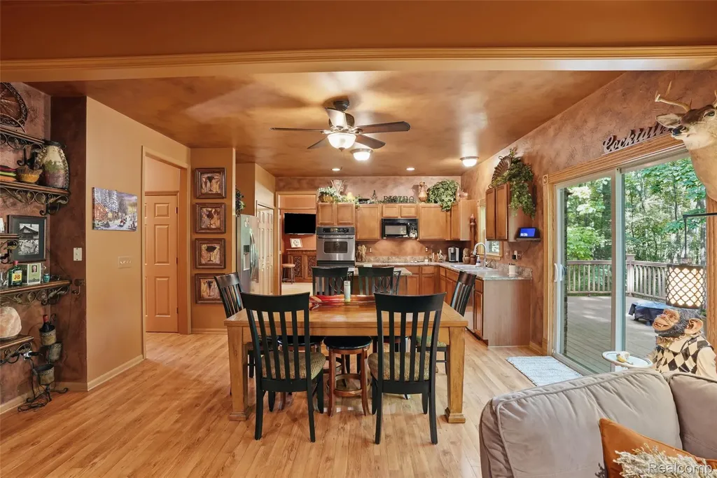 2790 Pine Bluffs Court Highland Charter Township MI 48357