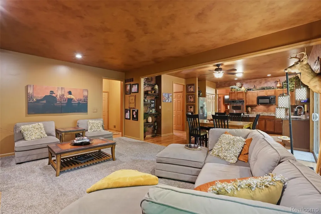 2790 Pine Bluffs Court Highland Charter Township MI 48357