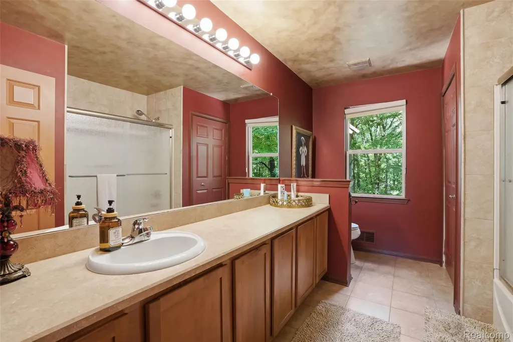 2790 Pine Bluffs Court Highland Charter Township MI 48357