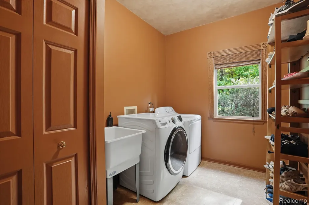 2790 Pine Bluffs Court Highland Charter Township MI 48357