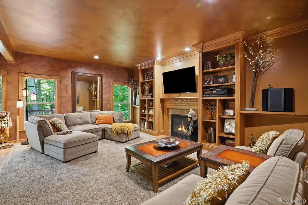 2790 Pine Bluffs Court Highland Charter Township MI 48357