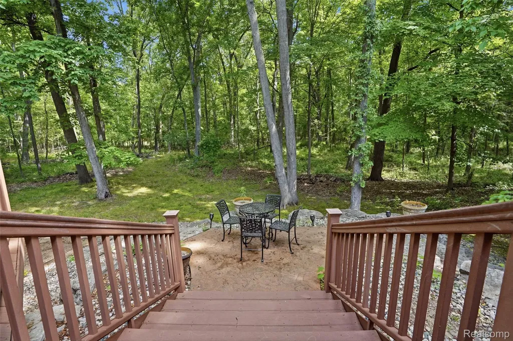 2790 Pine Bluffs Court Highland Charter Township MI 48357