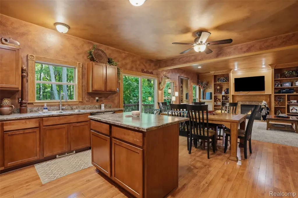 2790 Pine Bluffs Court Highland Charter Township MI 48357