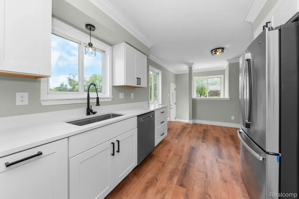 560 Mcmunn Street South Lyon City MI 48178