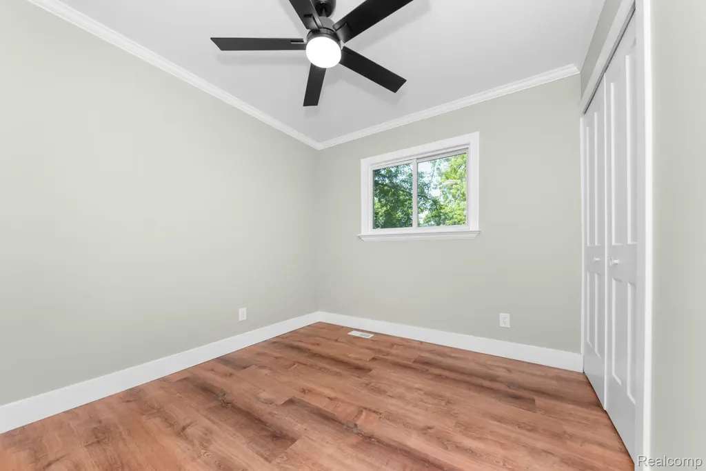 560 Mcmunn Street South Lyon City MI 48178