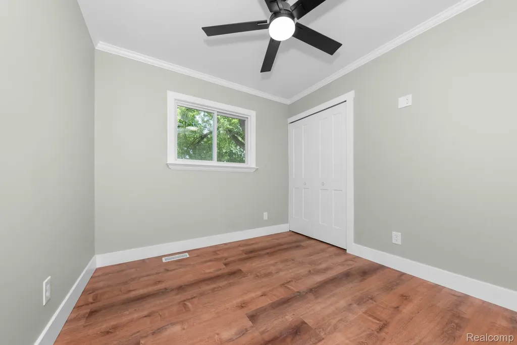 560 Mcmunn Street South Lyon City MI 48178