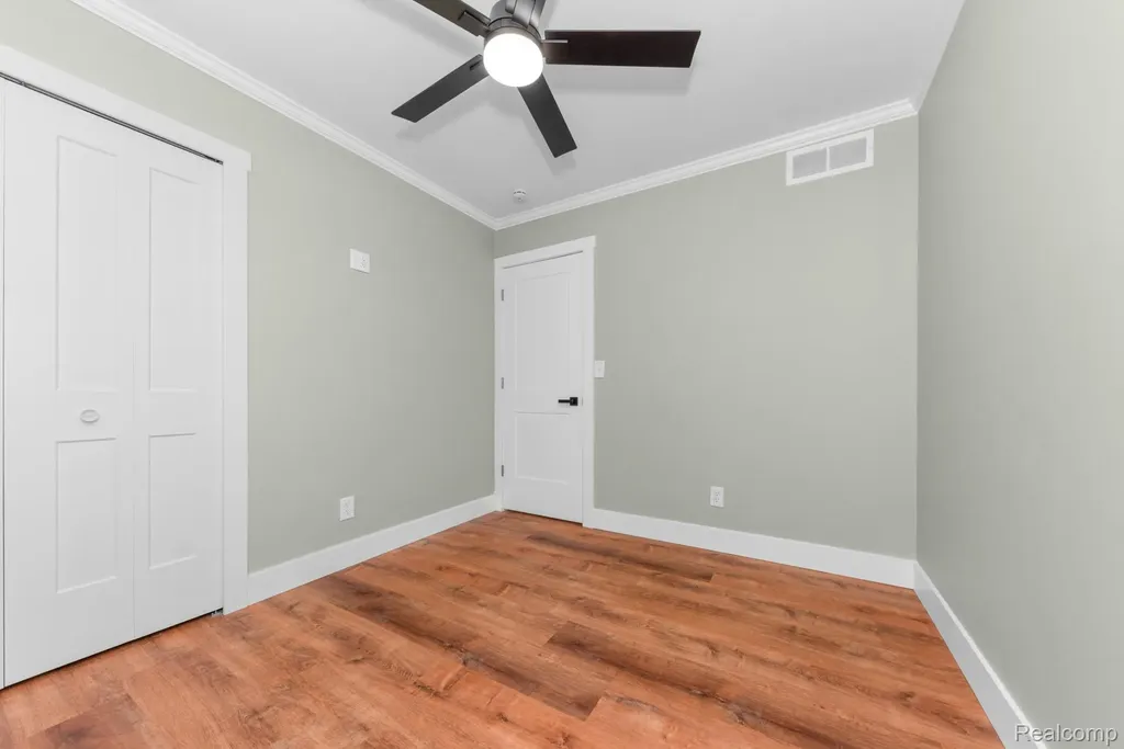 560 Mcmunn Street South Lyon City MI 48178