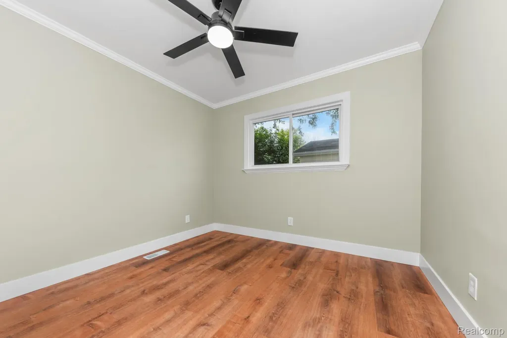 560 Mcmunn Street South Lyon City MI 48178