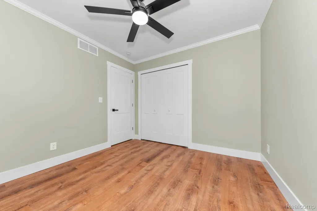 560 Mcmunn Street South Lyon City MI 48178