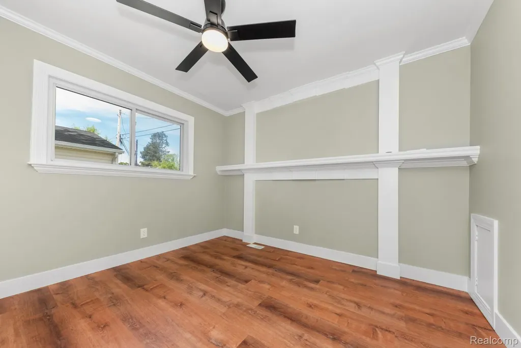 560 Mcmunn Street South Lyon City MI 48178